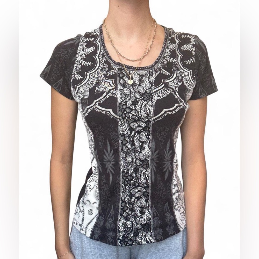Women's Black & White Patterned Short Sleeve Top